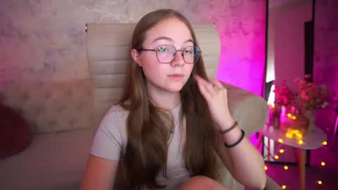 Snapshot of arrinawair chatting on 8, 7, 2026 arrinawair online show from 8, 7, 2026