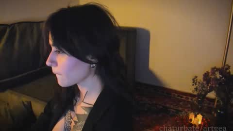 Snapshot of artgea chatting on 26, 11, 2025 Linda independent model artgeea online show from 26, 11, 2025