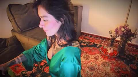 Snapshot of artgea chatting on 1, 12, 2025 Linda independent model artgeea online show from 1, 12, 2025