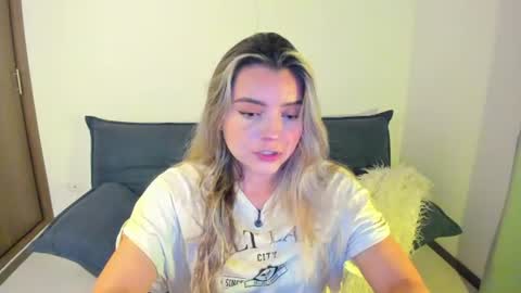 Snapshot of ary_cam230 chatting on 4, 7, 2026 Zahaara online show from 4, 7, 2026