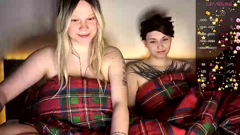 Snapshot of arya_stark7 chatting on 5, 1, 2025 Arya brunett and Cassie blond online show from 5, 1, 2025
