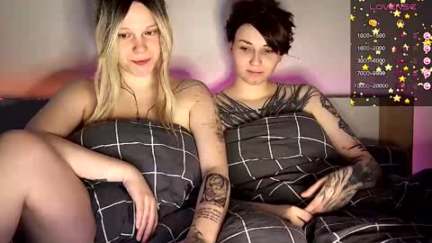 Snapshot of arya_stark7 chatting on 21, 1, 2025 Arya brunett and Cassie blond online show from 21, 1, 2025