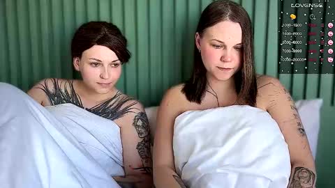 Snapshot of arya_stark7 chatting on 22, 9, 2025 Arya brunett and Cassie blond online show from 22, 9, 2025