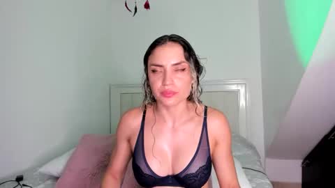 Snapshot of ashley_blair chatting on 6, 5, 2026 ashley_blair online show from 6, 5, 2026