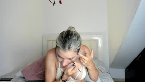 Snapshot of ashley_blair chatting on 4, 7, 2026 ashley_blair online show from 4, 7, 2026