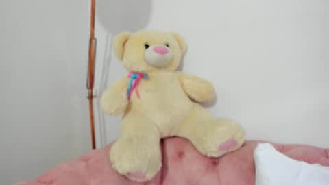 Snapshot of ashley_jonnes_ chatting on 4, 2, 2026 ASHLEY online show from 4, 2, 2026