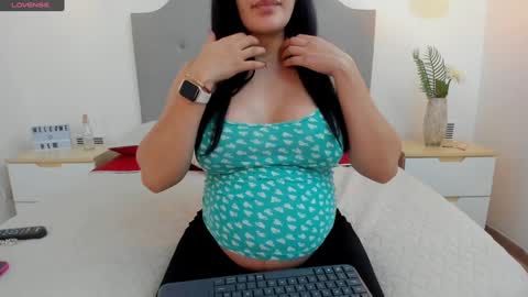Snapshot of ashleyknightt chatting on 4, 12, 2024 Ashley knight online show from 4, 12, 2024