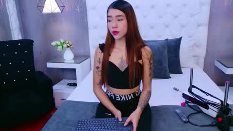 AshleyRoberh online show from 2, 2, 2026