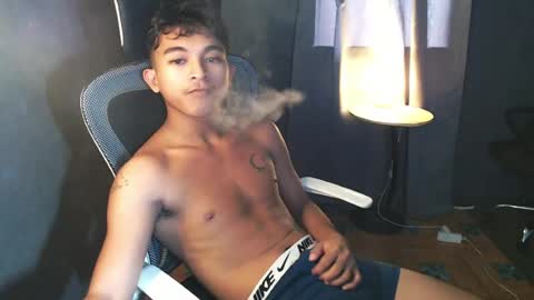 Snapshot of asian_hunk_moreno chatting on 18, 7, 2026 Yuri online show from 18, 7, 2026