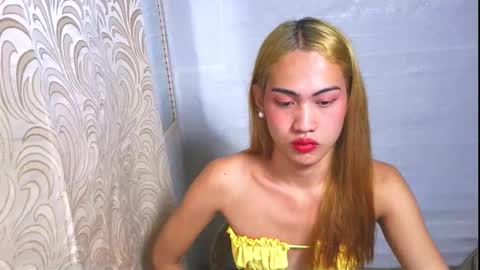 LOVELY LORAINE online show from 25, 9, 2025