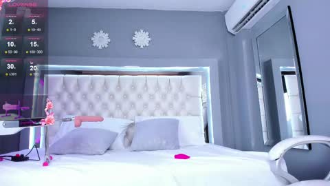 A S L Y   S A N D E R online show from 31, 10, 2025