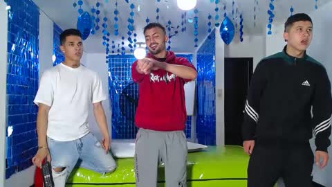 Snapshot of asmodeus7100 chatting on 7, 3, 2025 THOMAS AND DAMIAND online show from 7, 3, 2025