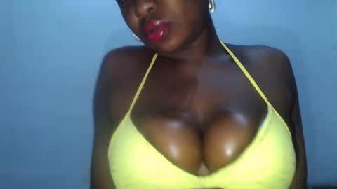 Snapshot of ass_elbonypussy chatting on 19, 5, 2026 ass_elbonypussy online show from 19, 5, 2026