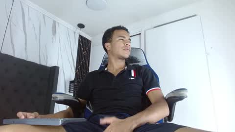 Snapshot of aston_vera chatting on 2, 11, 2025 Aston online show from 2, 11, 2025