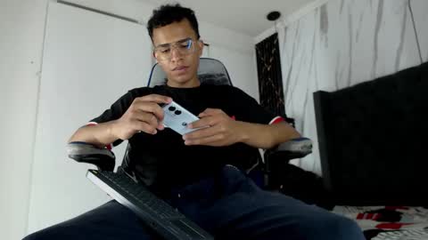 Snapshot of aston_vera chatting on 8, 11, 2025 Aston online show from 8, 11, 2025