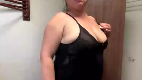Snapshot of astone14284808 chatting on 6, 10, 2025 Bella online show from 6, 10, 2025