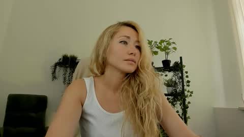 astramonroe online show from 27, 3, 2026