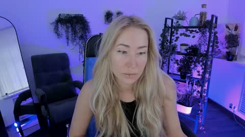 astramonroe online show from 6, 4, 2026