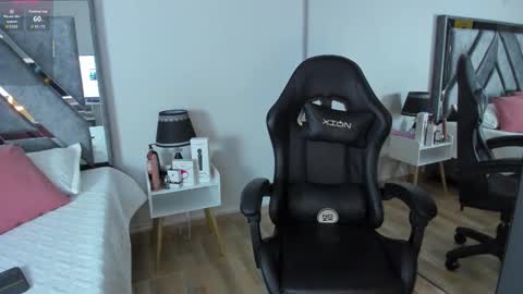 Snapshot of astrid_williams_ chatting on 6, 1, 2026 Astrid online show from 6, 1, 2026