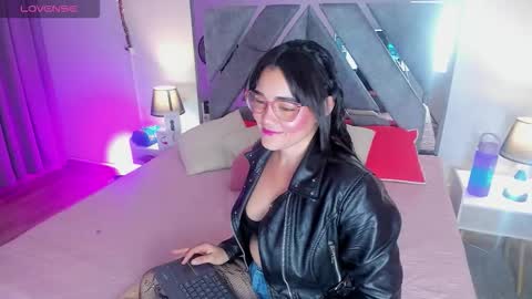 Snapshot of astrid_williams_ chatting on 7, 3, 2026 Astrid online show from 7, 3, 2026