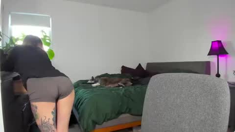 Snapshot of astridluxe chatting on 6, 1, 2025 Astrid Luxe online show from 6, 1, 2025