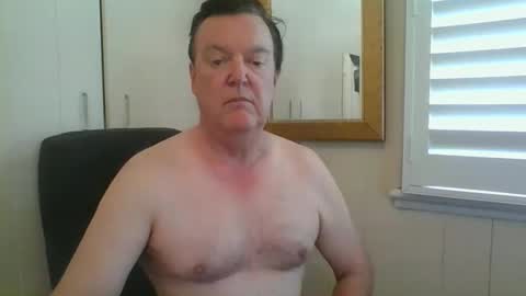 Snapshot of astute008 chatting on 26, 11, 2025 astute008 online show from 26, 11, 2025