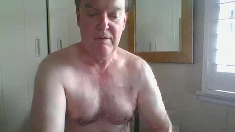 Snapshot of astute008 chatting on 15, 12, 2025 astute008 online show from 15, 12, 2025