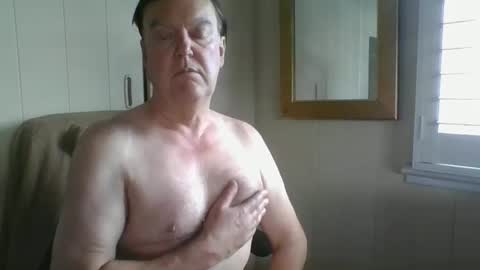 Snapshot of astute008 chatting on 9, 1, 2026 astute008 online show from 9, 1, 2026