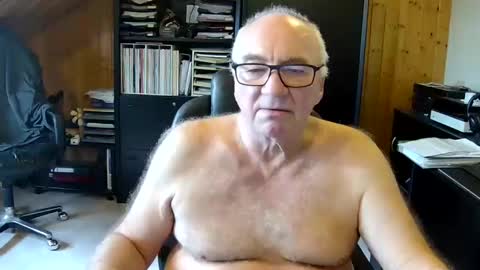 Snapshot of asusandy chatting on 4, 1, 2025 asusandy online show from 4, 1, 2025