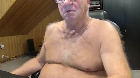 Snapshot of asusandy chatting on 10, 9, 2025 asusandy online show from 10, 9, 2025