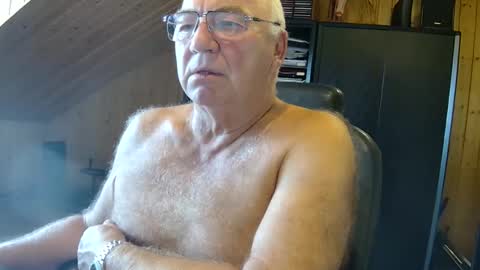 Snapshot of asusandy chatting on 15, 9, 2025 asusandy online show from 15, 9, 2025