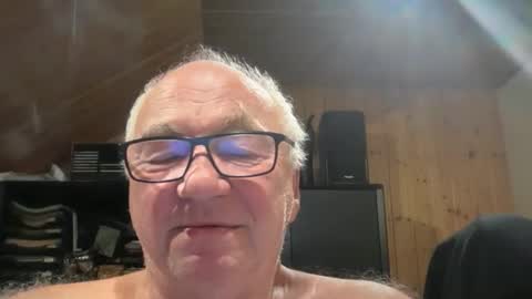 Snapshot of asusandy chatting on 1, 10, 2025 asusandy online show from 1, 10, 2025