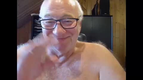 Snapshot of asusandy chatting on 4, 10, 2025 asusandy online show from 4, 10, 2025