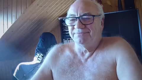 Snapshot of asusandy chatting on 13, 10, 2025 asusandy online show from 13, 10, 2025