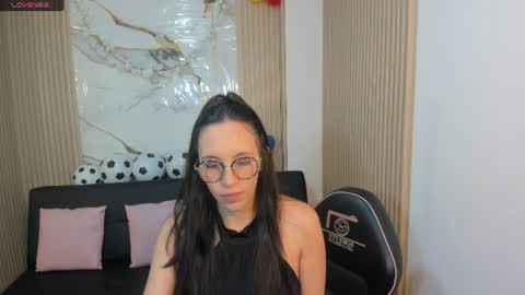 Snapshot of athenaa_tay chatting on 1, 7, 2026 Atenea online show from 1, 7, 2026