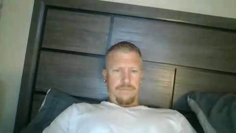Snapshot of athletic_skater779 chatting on 25, 5, 2026 AthleticWhiteboy777 online show from 25, 5, 2026