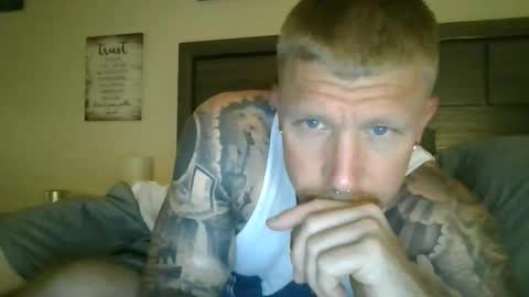 Snapshot of athletic_skater779 chatting on 28, 5, 2026 AthleticWhiteboy777 online show from 28, 5, 2026