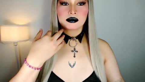 Snapshot of audreyholloway chatting on 8, 5, 2026 Audrey online show from 8, 5, 2026