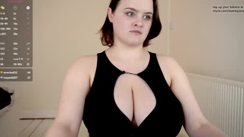 Snapshot of audreyjacq chatting on 28, 4, 2026 Audrey Jacq online show from 28, 4, 2026