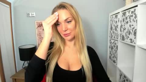 Snapshot of aullorasensual chatting on 4, 1, 2025 AulloraSensual online show from 4, 1, 2025