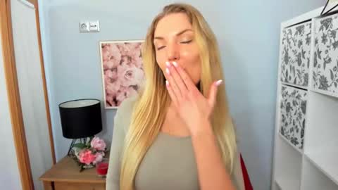 Snapshot of aullorasensual chatting on 16, 2, 2025 AulloraSensual online show from 16, 2, 2025