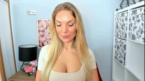 Snapshot of aullorasensual chatting on 24, 2, 2025 AulloraSensual online show from 24, 2, 2025