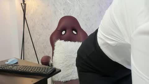 Aura sanders online show from 20, 3, 2026