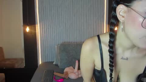 Snapshot of aurabakers chatting on 10, 10, 2025 Aura online show from 10, 10, 2025