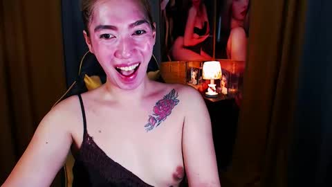Snapshot of aurakharisma_xx chatting on 10, 4, 2026 Miss awra online show from 10, 4, 2026