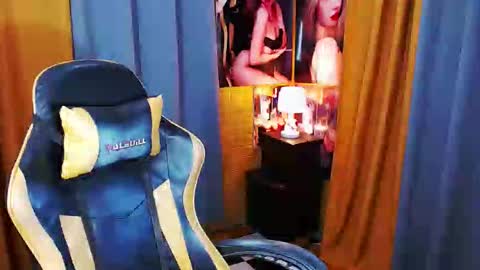 Snapshot of aurakharisma_xx chatting on 11, 4, 2026 Miss awra online show from 11, 4, 2026