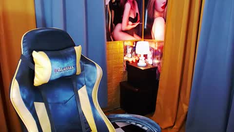 Snapshot of aurakharisma_xx chatting on 14, 4, 2026 Miss awra online show from 14, 4, 2026