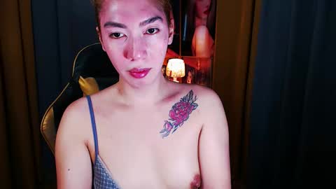 Snapshot of aurakharisma_xx chatting on 14, 5, 2026 Miss awra online show from 14, 5, 2026