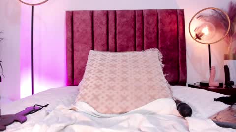 Aura Stone online show from 11, 12, 2024