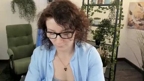 Snapshot of aureliagleam chatting on 18, 5, 2026 Aurelia online show from 18, 5, 2026